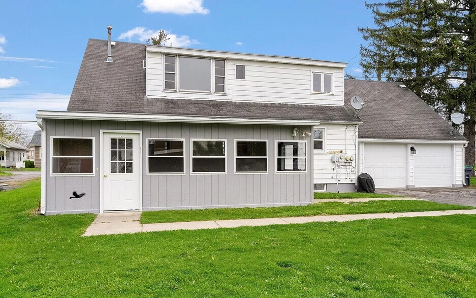 Building Photo - 618 Curry Rd