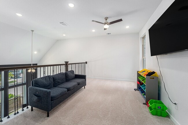 Building Photo - 16630 Lake Austin St