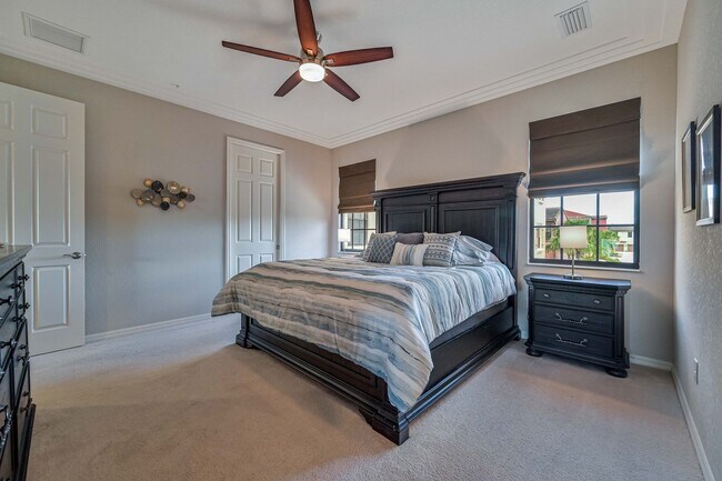 Building Photo - AVAILABLE April - 2/2.5 Townhome with 1 Car garage in Paseo!