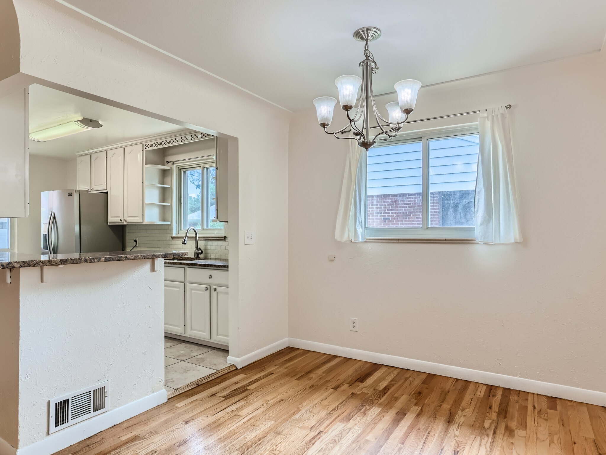Dining - 2370 Kingston St