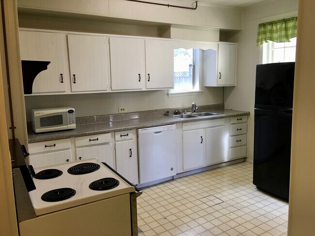 Building Photo - 3736 Whitland Ave