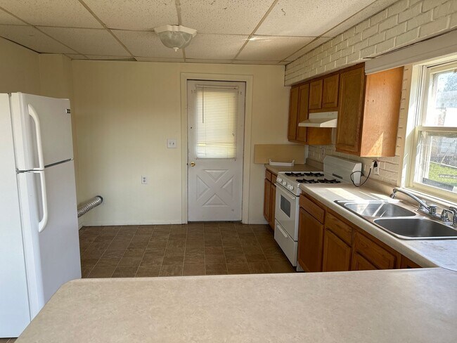 Building Photo - 16 N Washington St