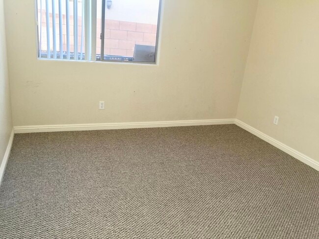 Building Photo - 1817 E Glacier Pl