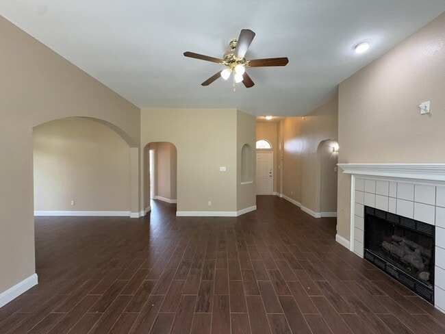 Building Photo - 317 Oak Meadow Ln