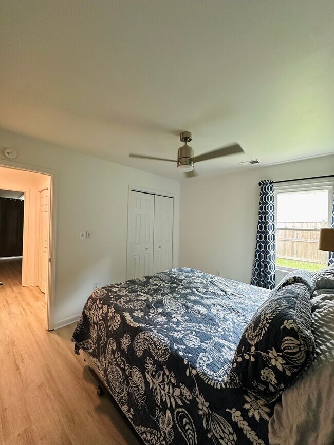 Building Photo - 103 Meadow Creek Dr