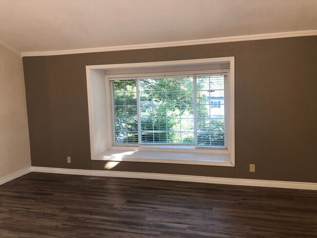 Building Photo - 3 bedroom 2 bathroom house in Thurston hills!