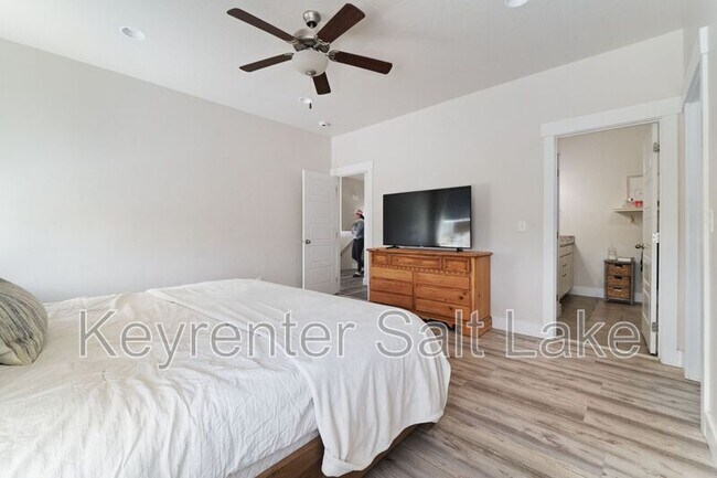 Building Photo - 6463 Maple Valley Cir