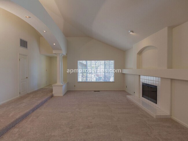 Building Photo - Elegant 4 Bedroom, 3 bath, 3-Car Garage in...