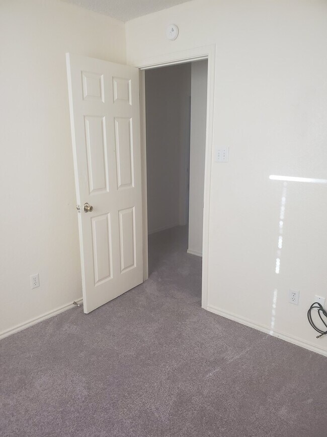 Building Photo - 3504 Rainforest Ln