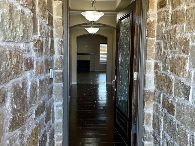 Building Photo - 604 W Vega Ln