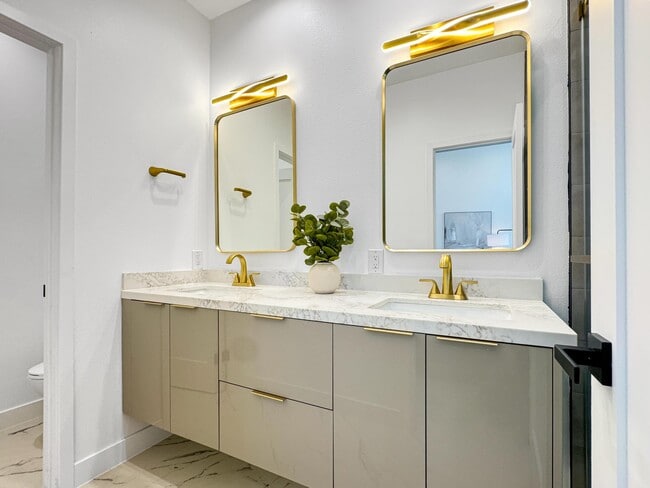 Building Photo - 2197 Jacques Dr