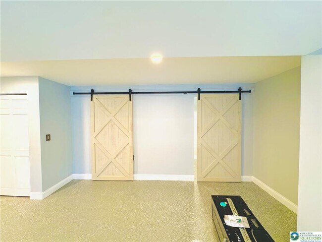 Building Photo - 6945 Hunt Dr