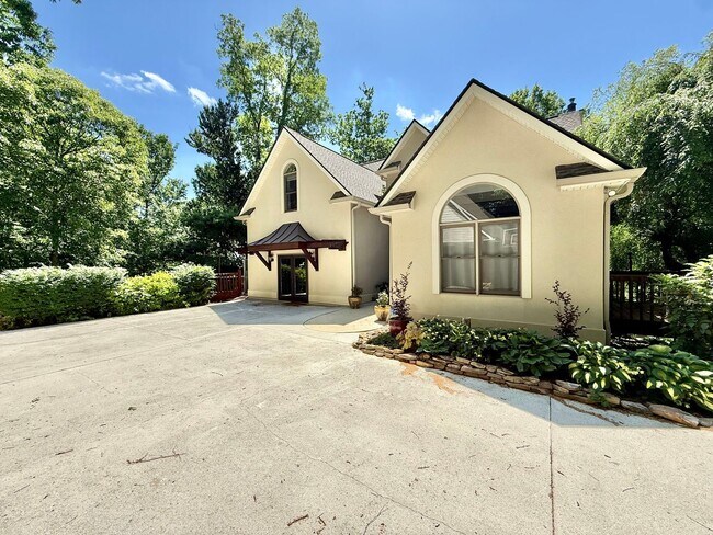 Building Photo - 309 Bullrun Valley Dr