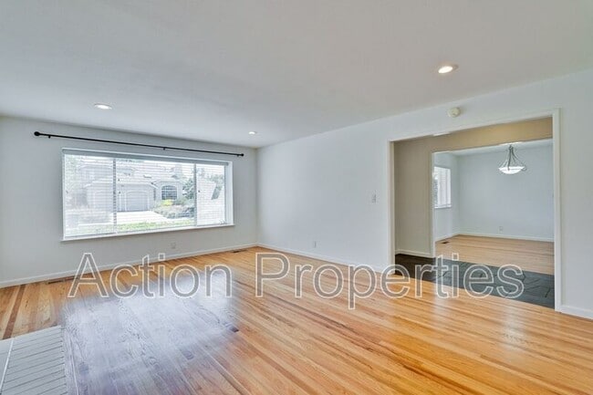 Building Photo - 350 Chesley Ave