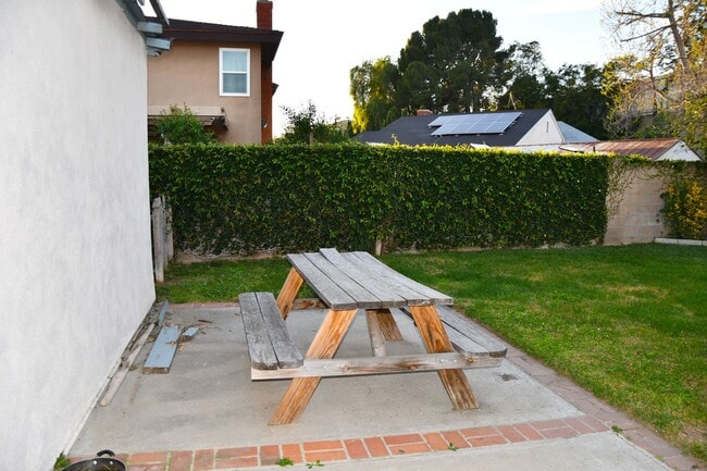 Building Photo - 1271 N Mosswood Dr