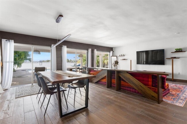 Building Photo - 8220 Hawthorne Ave