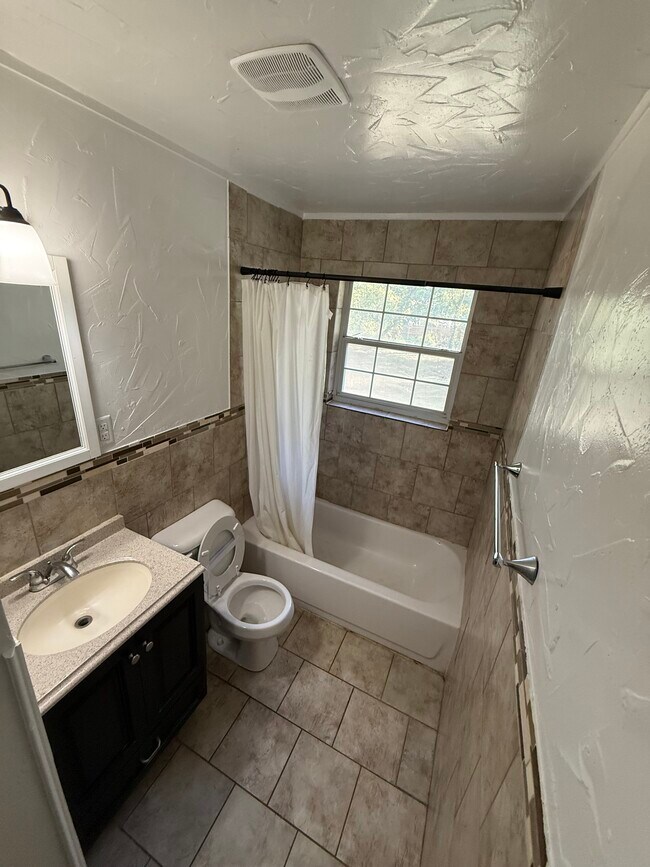 Building Photo - 604 Overlook Dr