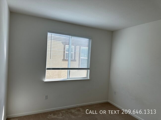 Building Photo - 17624 Monroe Dr