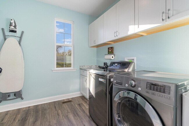 Building Photo - 1890 Williams Rd