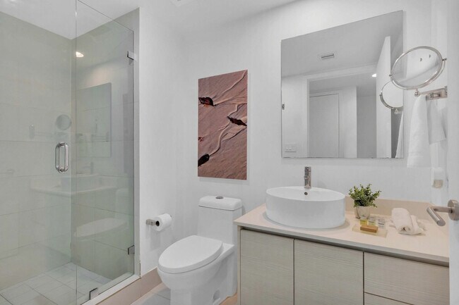 Building Photo - 2602 E Hallandale Beach Blvd