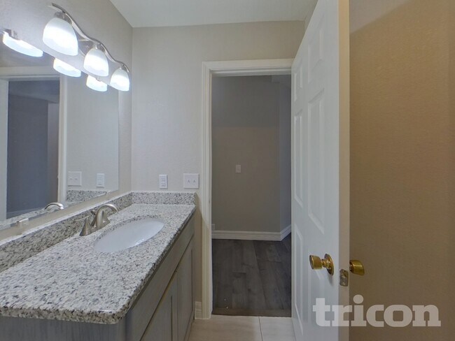 Building Photo - 4021 Chinaberry Dr