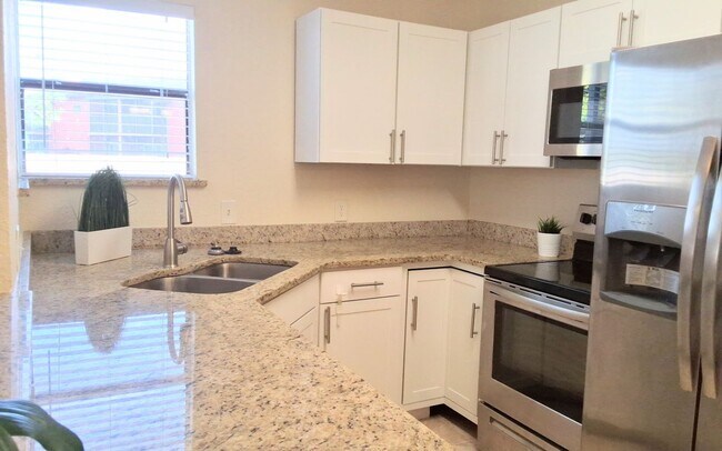 Primary Photo - Beautiful Winter Park 2/2 Condo on the fir...