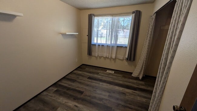 Building Photo - 801 Barksdale Ave