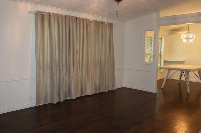 Building Photo - 153 Woodway Dr