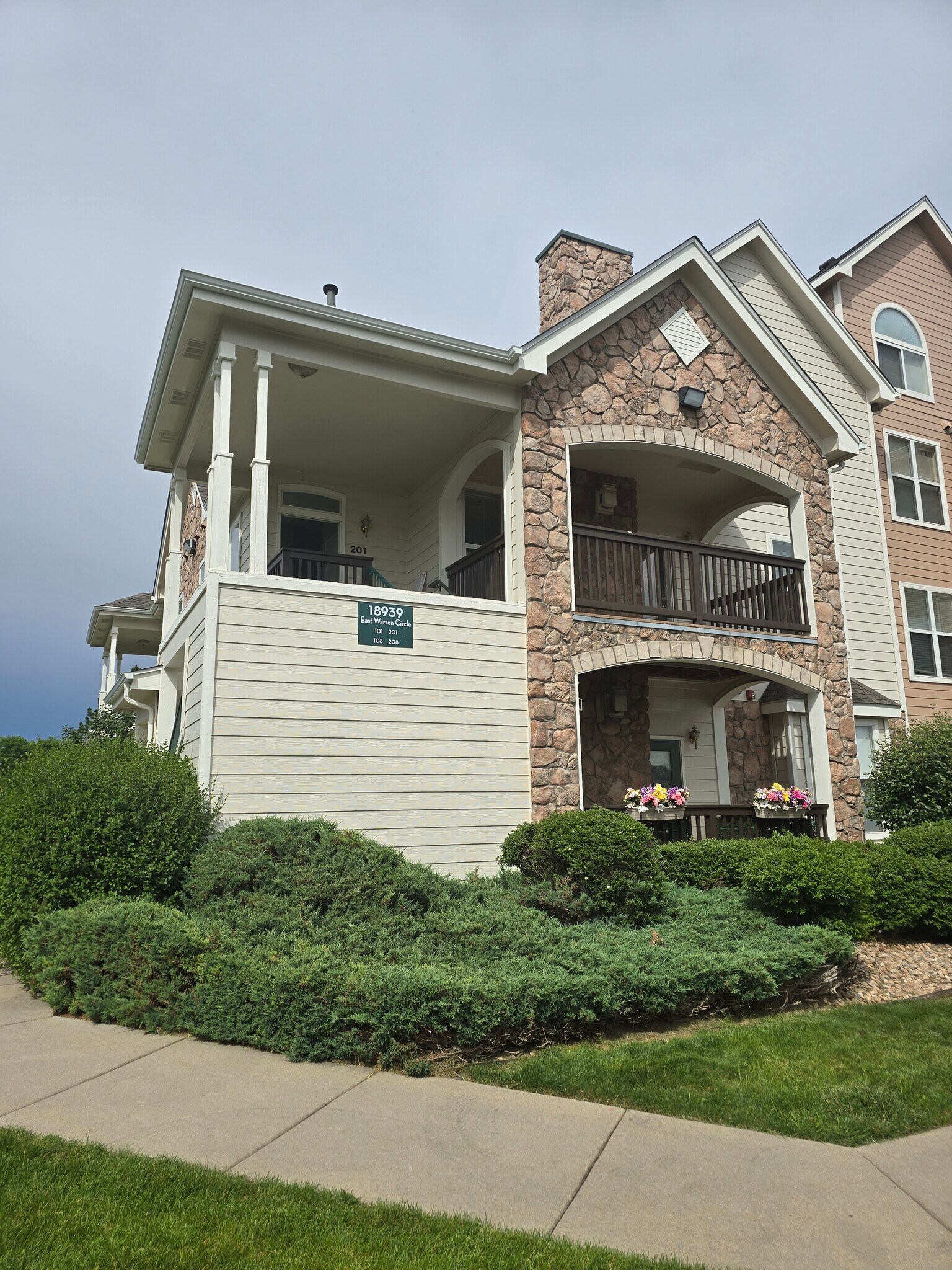 Building Photo - 18939 E Warren Cir