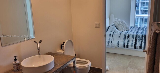 Building Photo - 475 Brickell Ave