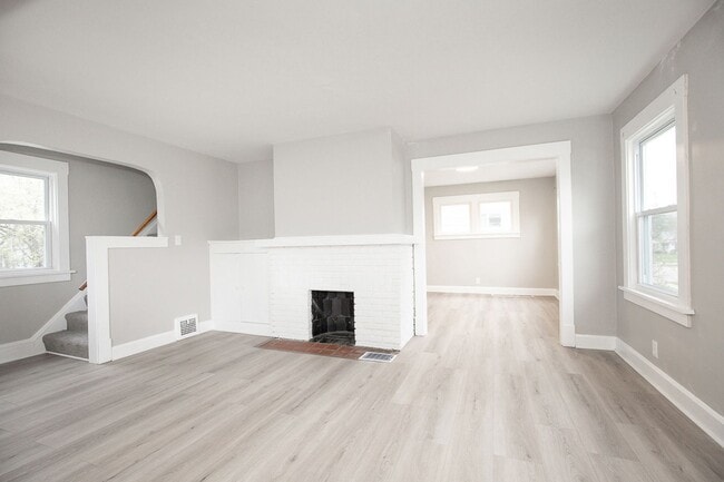 Building Photo - 3-BED, 1 BATH BEAUTIFUL SINGLE- FAMILY HOME IN MAPLE HEIGHTS!