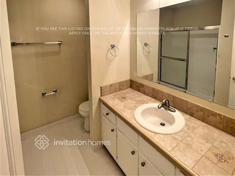 Building Photo - 1386 Larkview Dr SW
