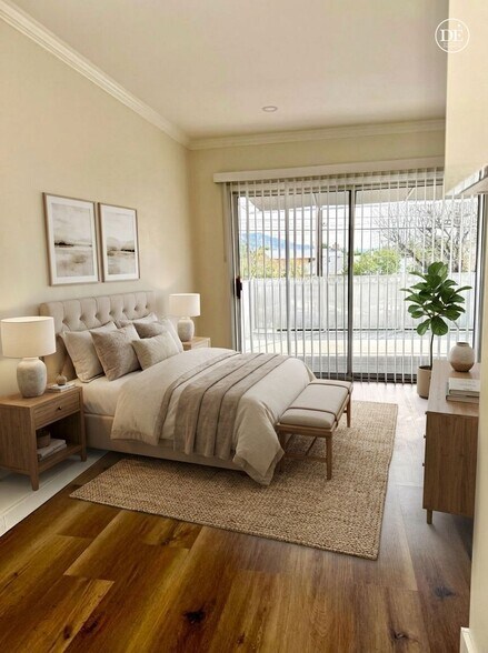 Building Photo - 1316 N Hollywood Way