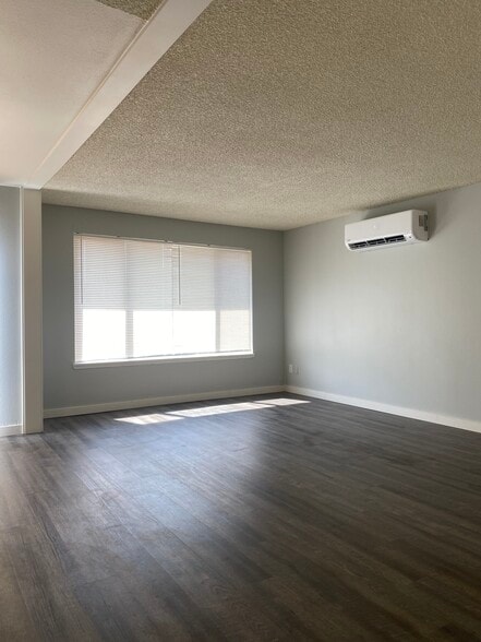 Great Room - 615 NW Fenton St