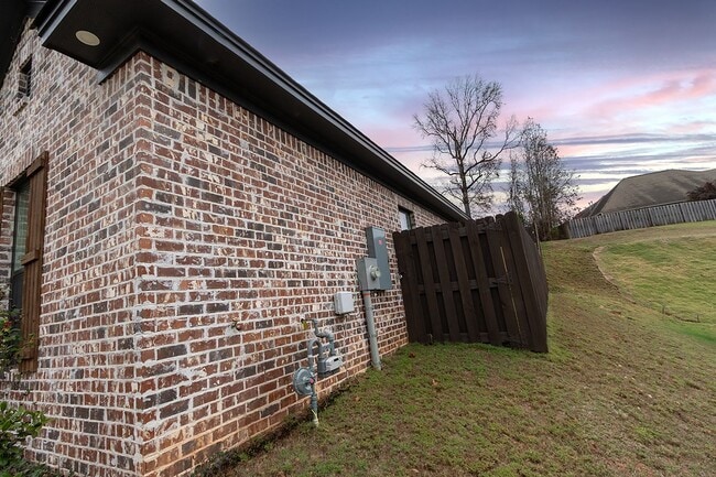 Building Photo - Millbrook Rental!