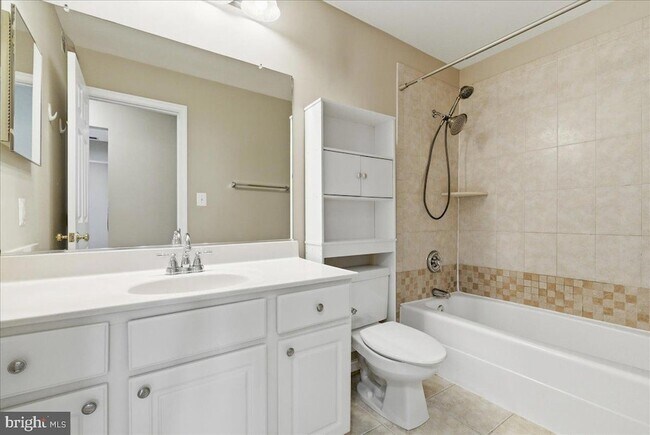 Building Photo - 100 Westwick Ct