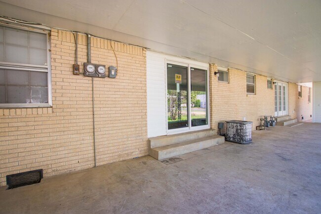 Building Photo - 1403 Broadmoor Rd