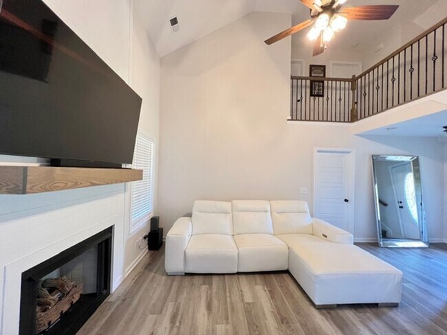 Building Photo - Beautiful Home Coming Soon!