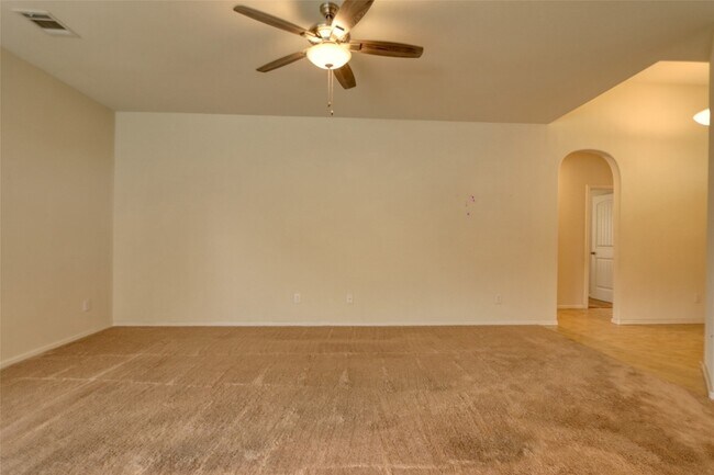 Building Photo - 744 Walls Blvd