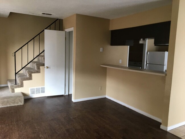 Building Photo - 1102 Covey Ln