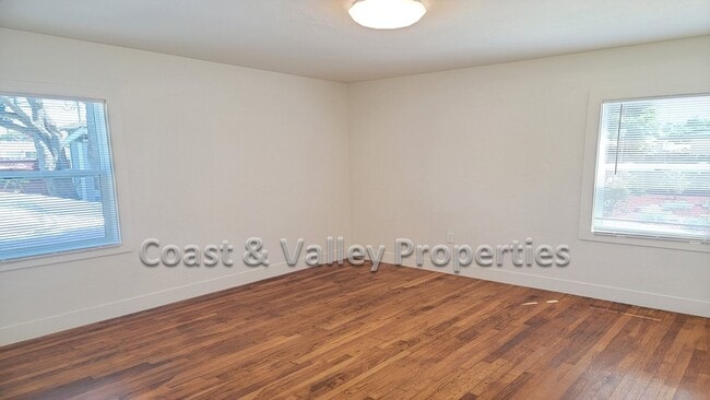 Building Photo - Wonderful South Salinas Home for RENT!!!