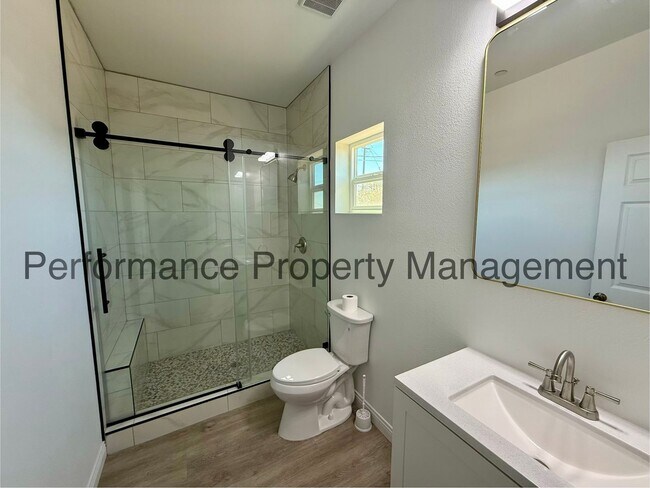 Building Photo - Modern 4 Bed/2 Bath E Bakersfield Home w/ RBP & Security Deposit Alternative Option