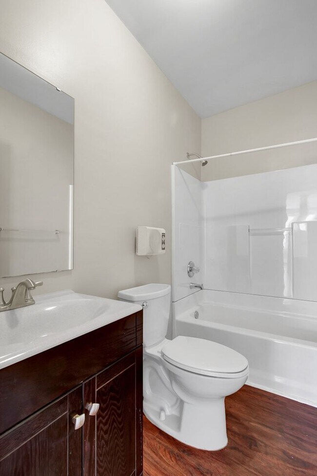 Building Photo - Spoonful of Studio Space!