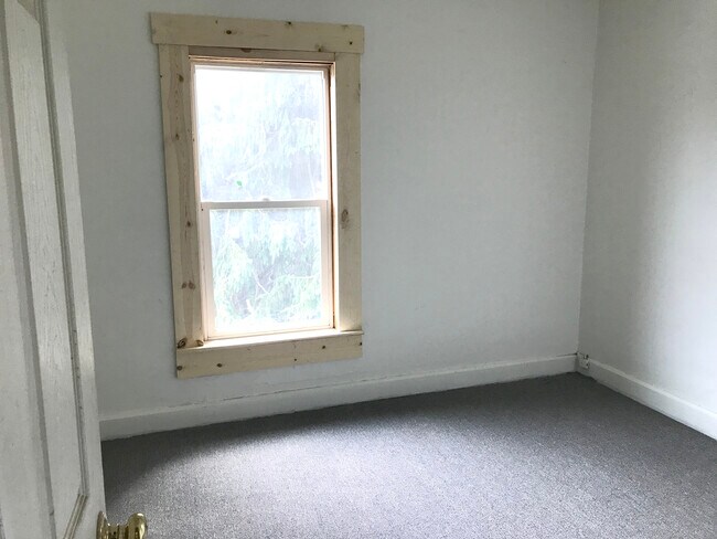 Building Photo - 1374 E Canal St