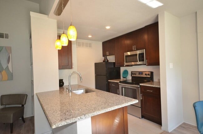 Building Photo - 1601 Faro Dr