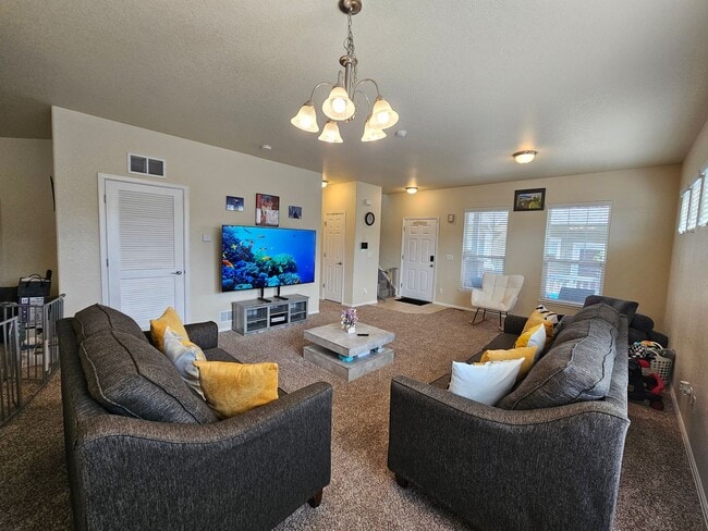 Building Photo - 3 Bed 3 bath house in 80916!