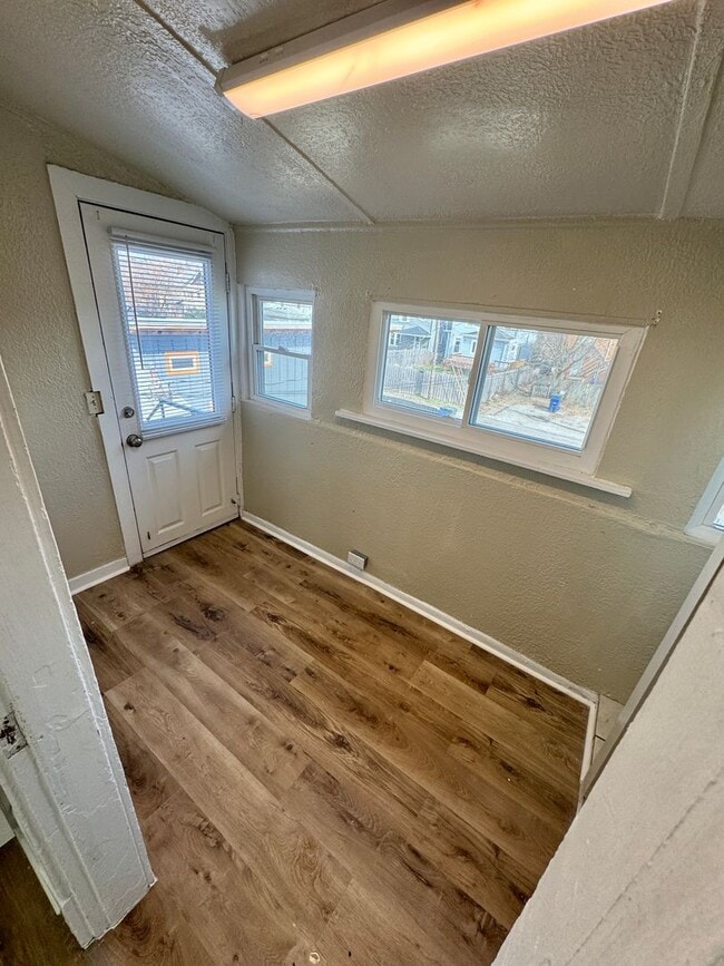 Building Photo - 2542 Glen Echo Dr