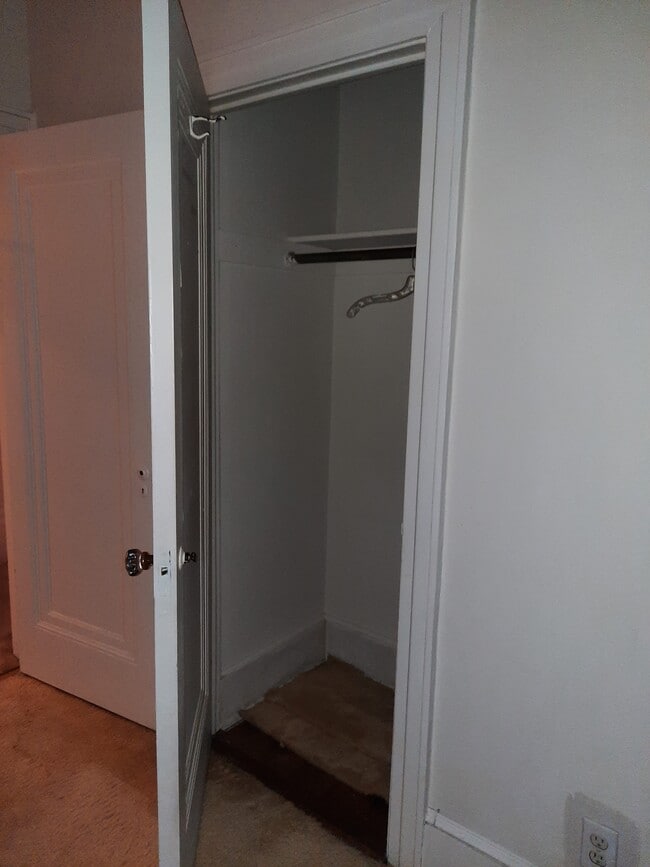BR CLOSET - 27 Vernon Ave