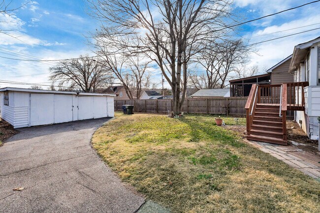 Building Photo - 7070 Winona Ave