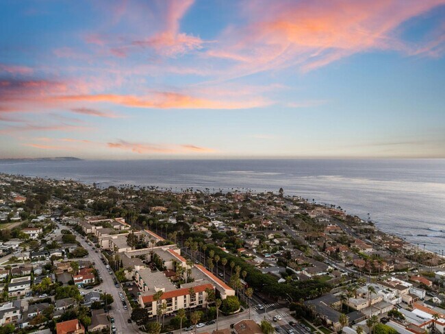 Building Photo - 6333 La Jolla Blvd